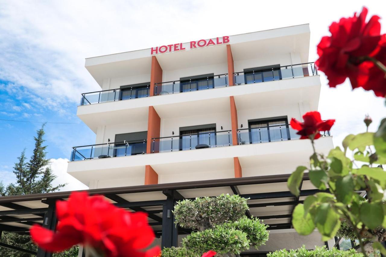 Hotel Roalb Radhimë المظهر الخارجي الصورة