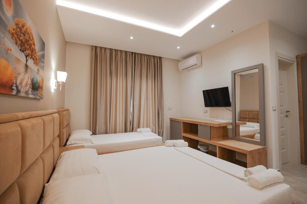 Hotel Roalb Radhimë المظهر الخارجي الصورة