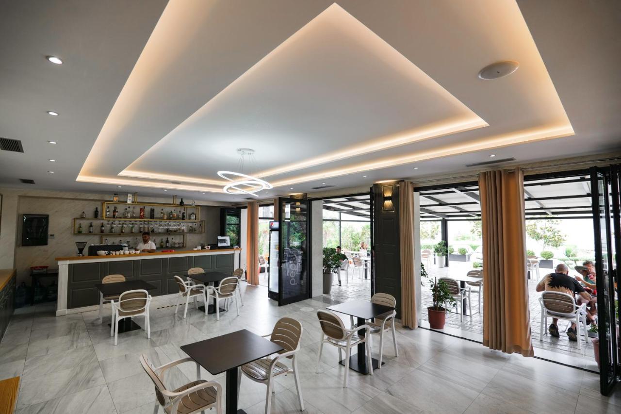 Hotel Roalb Radhimë المظهر الخارجي الصورة