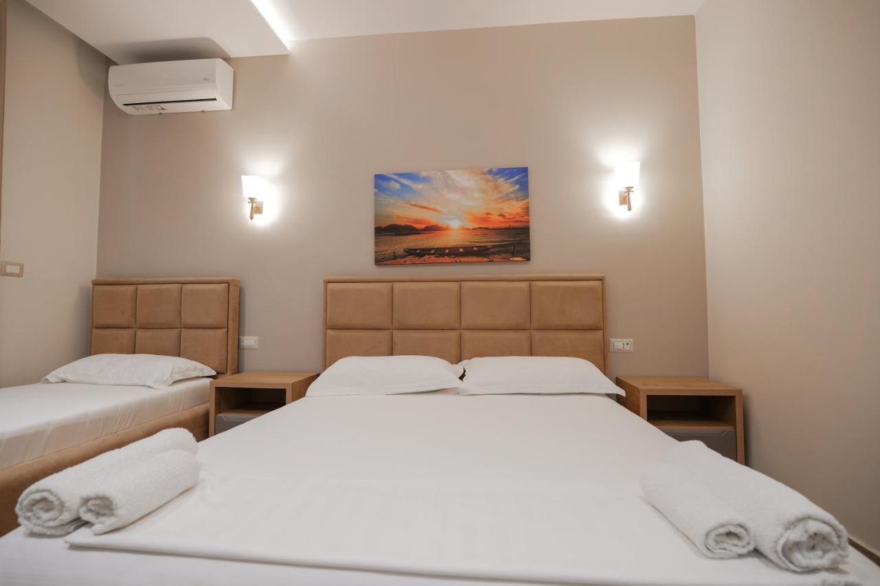 Hotel Roalb Radhimë المظهر الخارجي الصورة