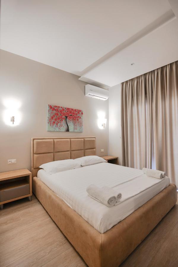 Hotel Roalb Radhimë المظهر الخارجي الصورة