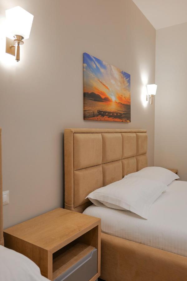 Hotel Roalb Radhimë المظهر الخارجي الصورة