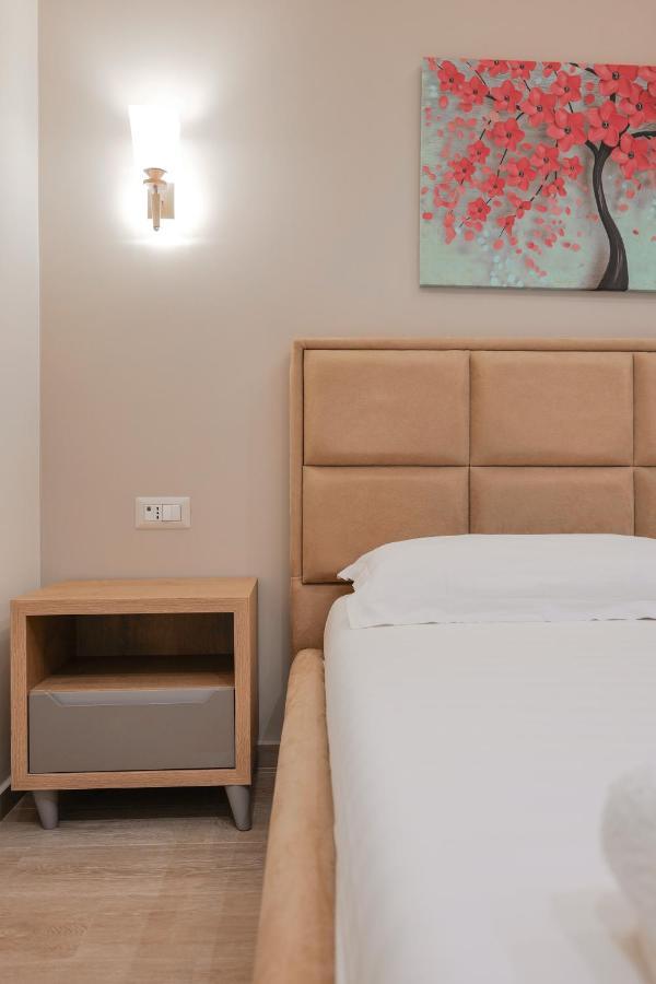 Hotel Roalb Radhimë المظهر الخارجي الصورة