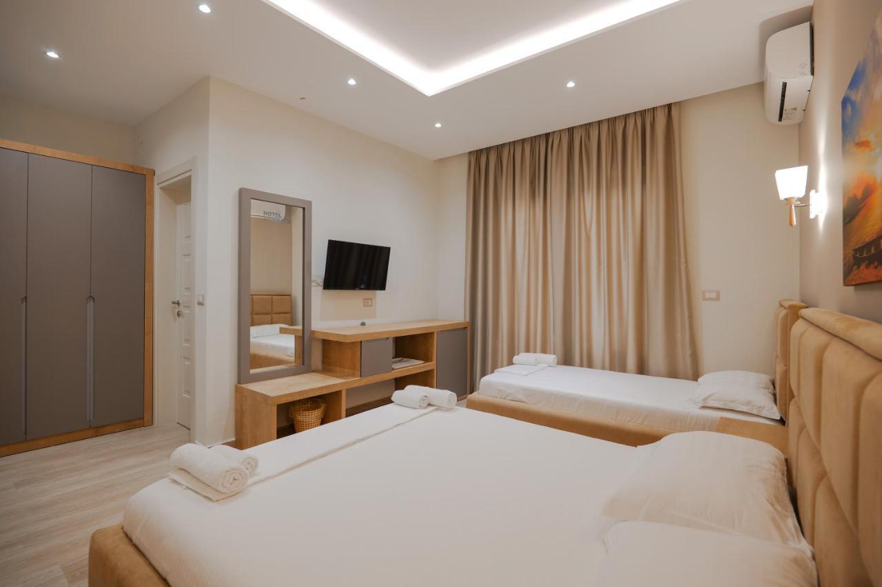 Hotel Roalb Radhimë المظهر الخارجي الصورة