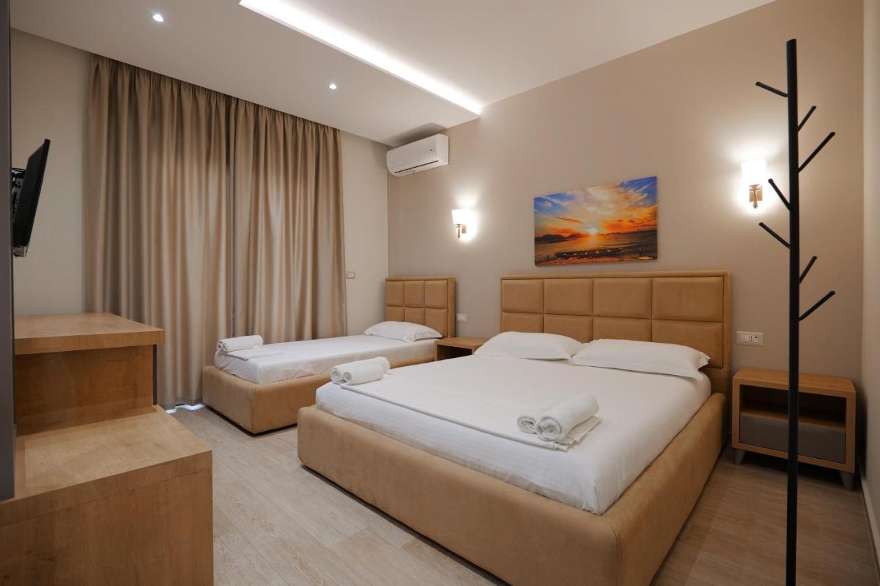 Hotel Roalb Radhimë المظهر الخارجي الصورة