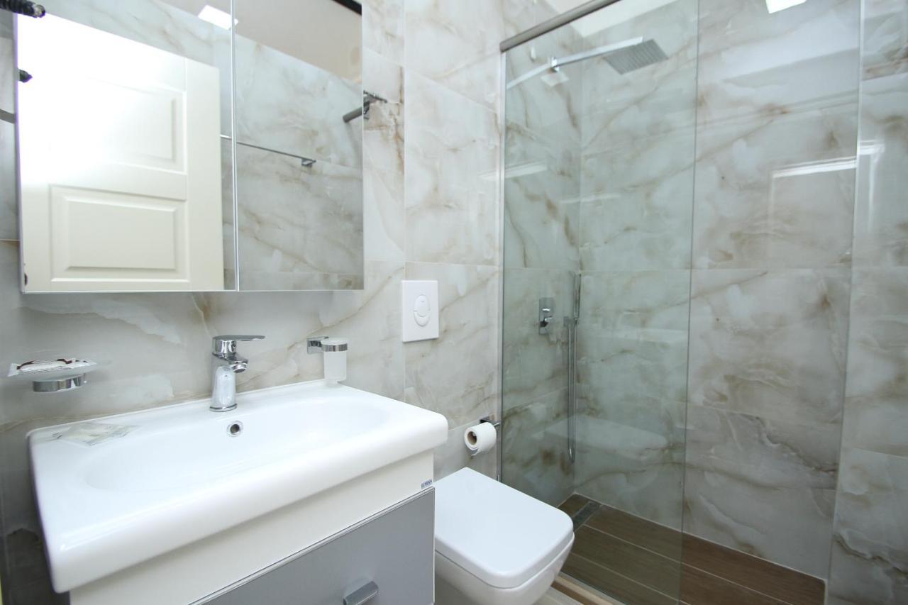 Hotel Roalb Radhimë المظهر الخارجي الصورة